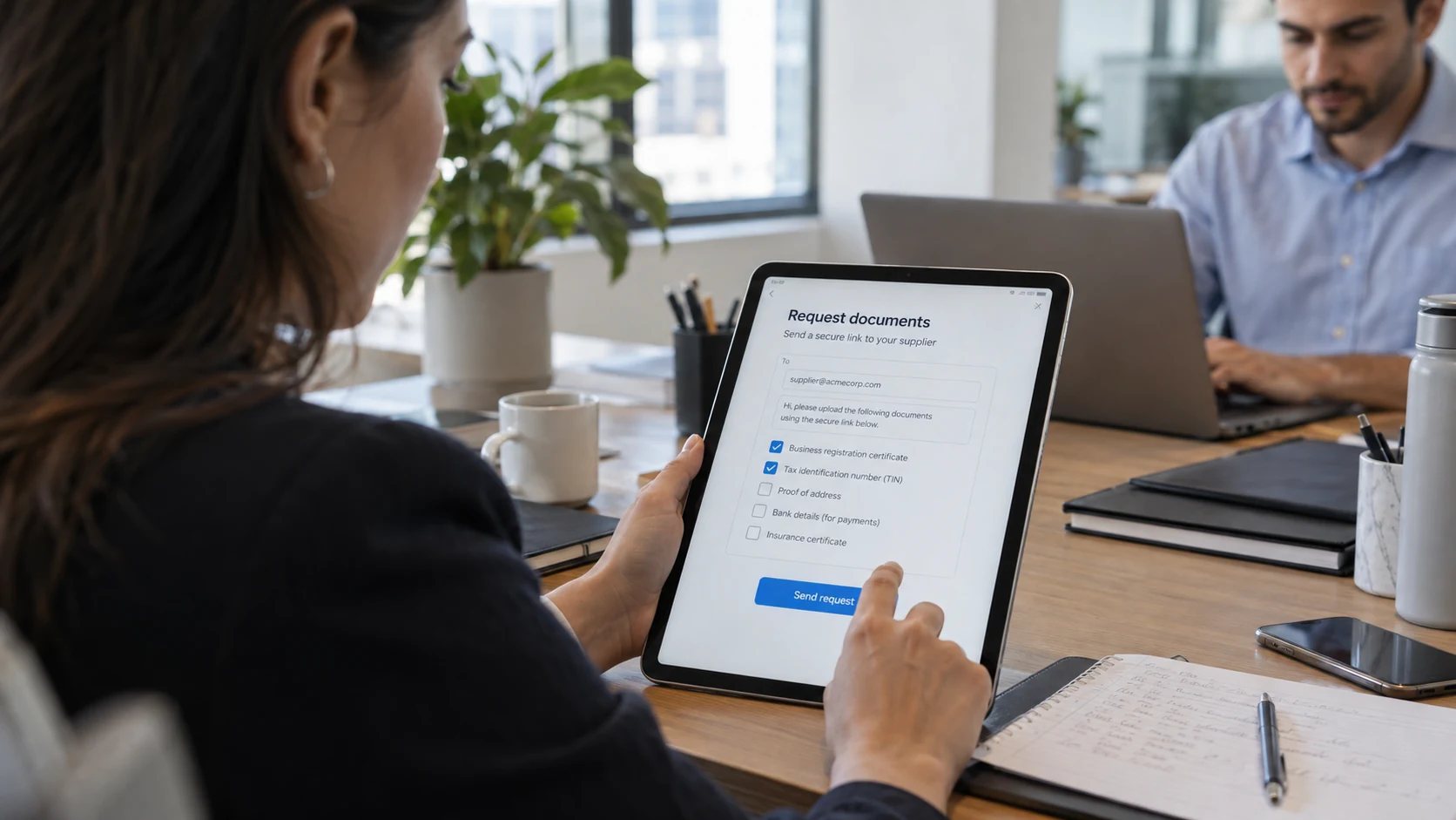 Solicitud digital de documentos desde una tablet